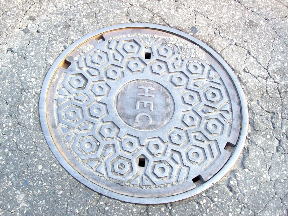 London Ontario Manhole cover06