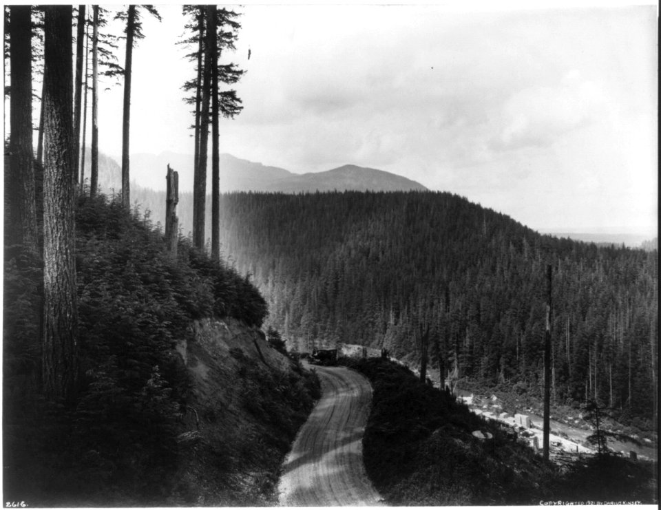Lone automobile on mountain Highway near Index, Washington LCCN2004665742