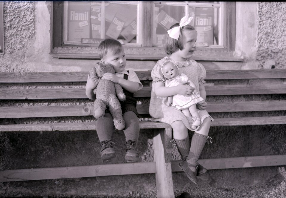 Old picture doll bear