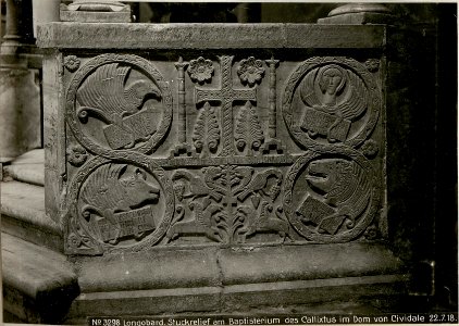 Longobard, Stuckrelief am Baptisterium des Callixtus im Dom von Cividale 22.7.18. (BildID 15620801)