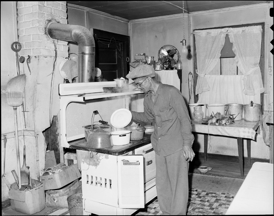 Lonnie Davis, miner, in kitchen of his four room house for which he pays $8 monthly, water is from outside faucet.... - NARA - 540725