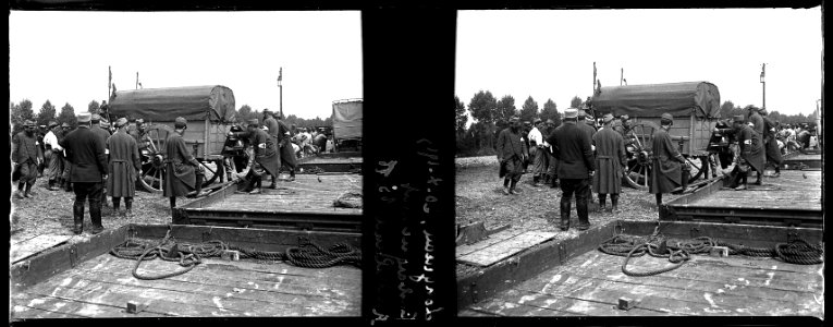 Longueau.20-08-15. Embarquement ambulance - Fonds Berthelé - 49Fi140