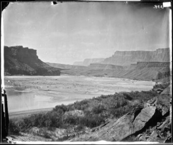 LOOKING ACROSS THE COLORADO RIVER TO MOUTH OF PARIA CREEK, ARIZONA - NARA - 524290