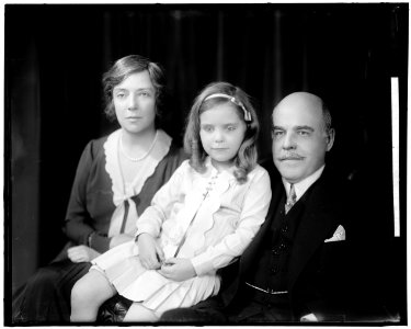 LONGWORTH, PAULINA. WITH PARENTS LCCN2016862251