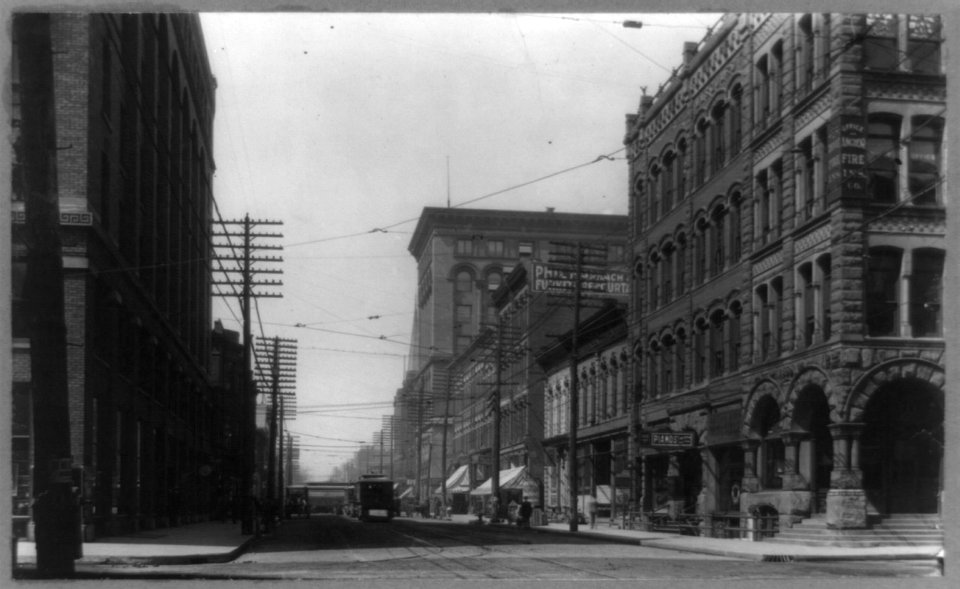 Locust St., Des Moines, Iowa LCCN91790588