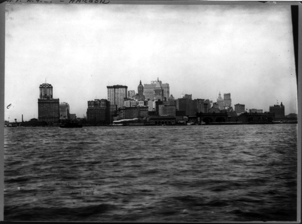 Looking north from bay, New York City, N.Y. LCCN90708238