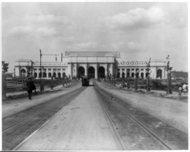 Looking down trolley tracks toward Union Station, Washington, D.C. LCCN2001706151