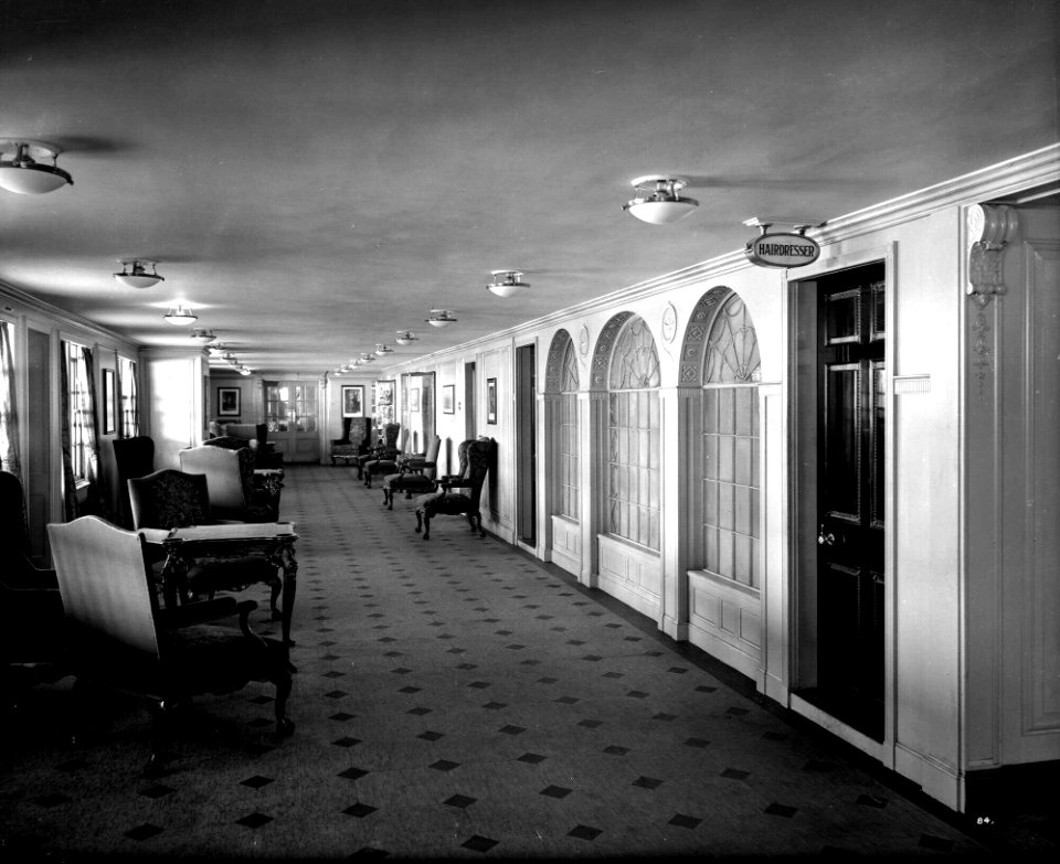 Long Gallery on the 'Aquitania' (1914) RMG G10868