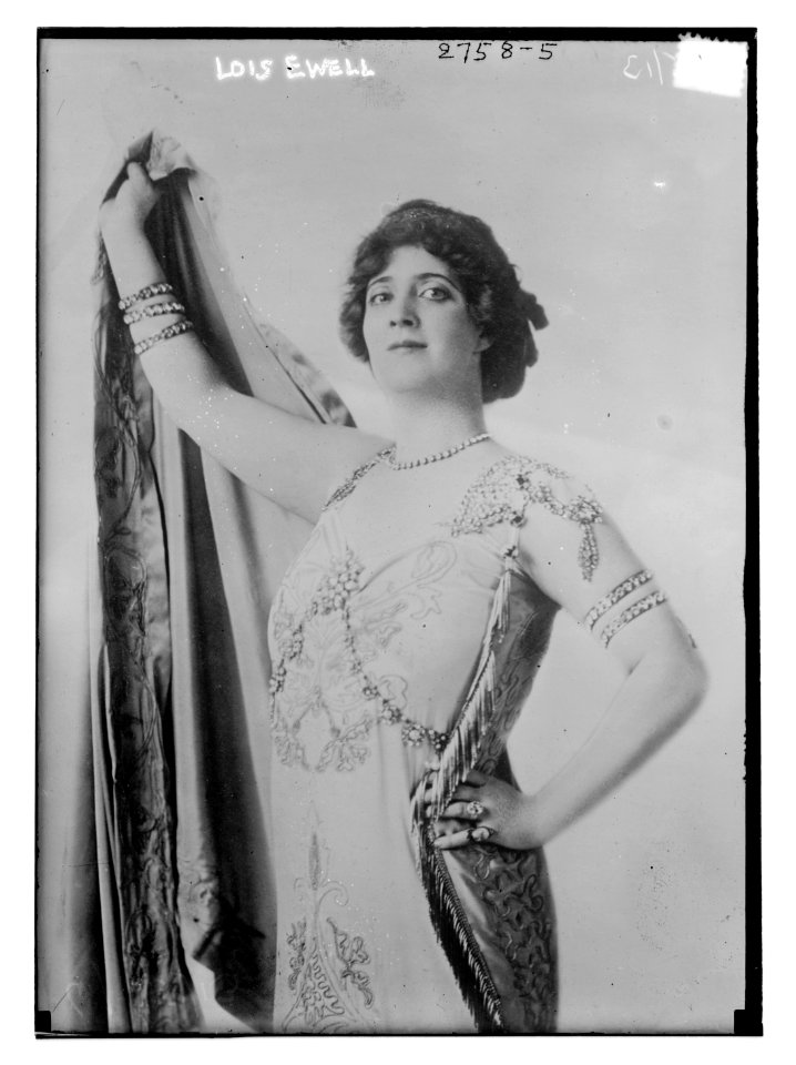 Lois Ewell LCCN2014693568