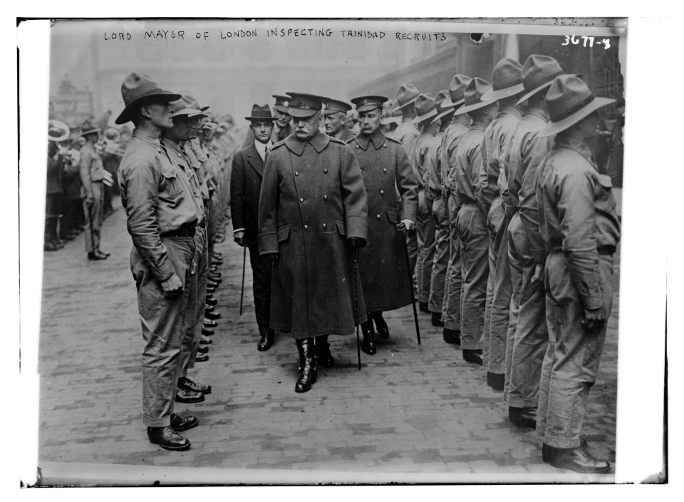 Lord Mayor of London inspecting Trinidad recruits LCCN2014700346