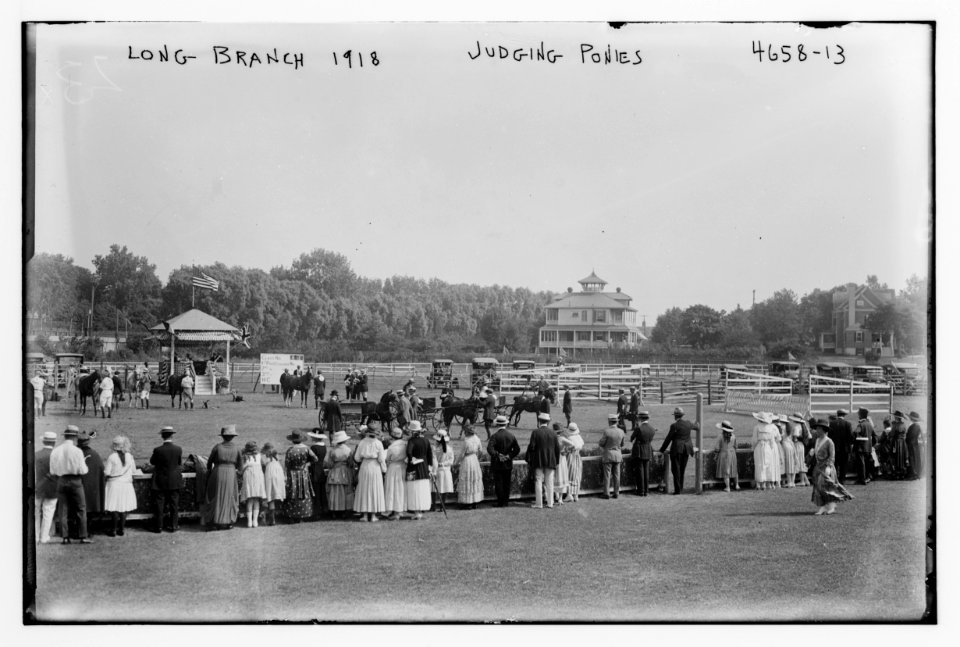 Long Branch, 1918, judging ponies LCCN2014707440