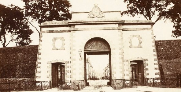 Lorient en 1866 - Porte du Morbihan zoom