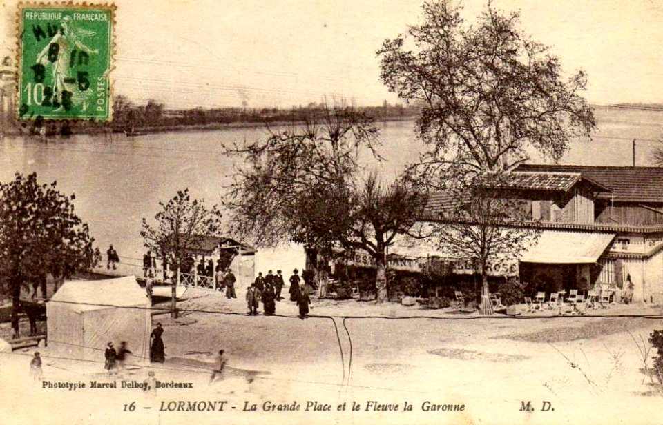 Lormont - place du port 1