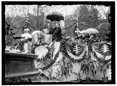 LONGFELLOW, HENRY WADSWORTH. DEDICATION OF STATUE. REV. ALEXANDER MACKEY SMITH AND REV. CHARLESWOOD; GEN. GREELEY SEATED NEAR RIGHT LCCN2016863788