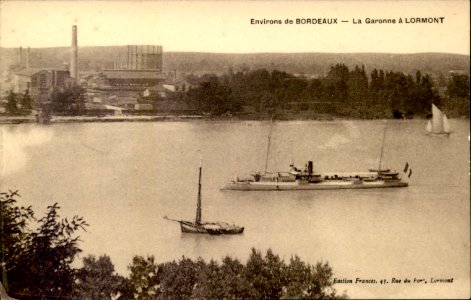 Lormont-la-garonne-usine-bateau-de-guerre photo