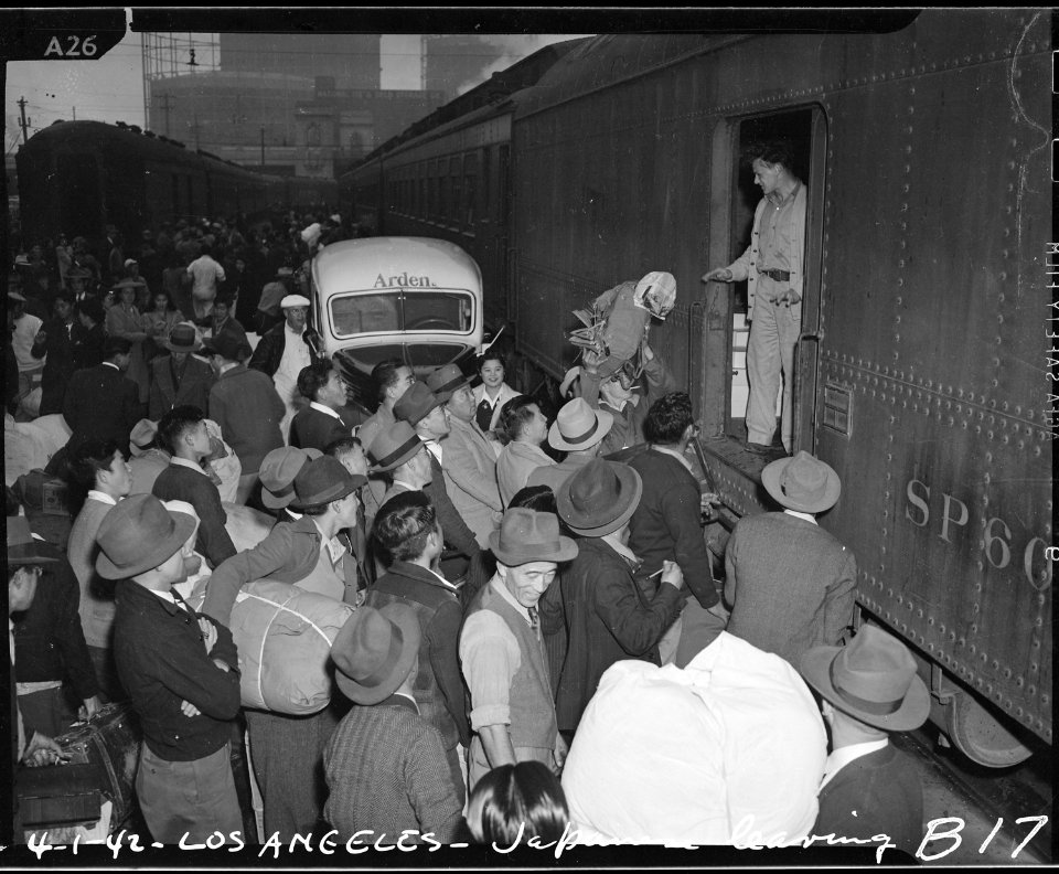 Los Angeles, California. Evacuees of Japanese ancestry entraining for Manzanar, California, 250 mil . . . - NARA - 536766