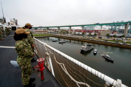 Los Angeles Port Police Salute USNS Mercy Sailors (49836873338)