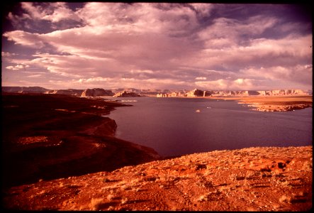 Looking Across Lake Powell From the Arizona Side, to Utah and Glen Canyon (4265748771)