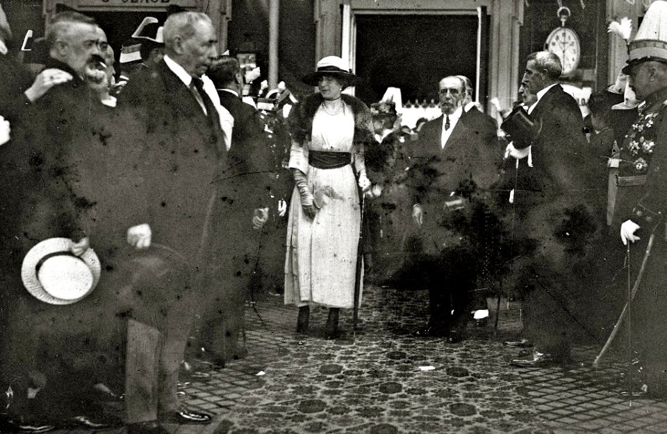 Los reyes Alfonso XIII y Victoria Eugenia en la estación del Norte (1 de 1) - Fondo Car-Kutxa Fototeka