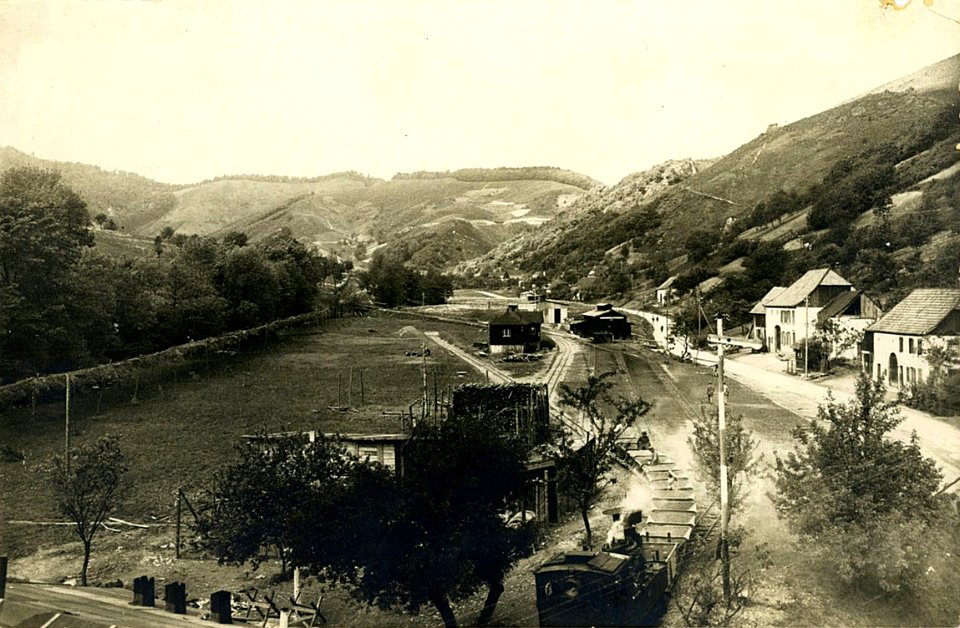 Lordonbahn - Blick auf den Feldbahnhof Urbeis (Goswin von Haag, Hauptmann & Kommandeur der Eisenbahntruppen i.B. der Armee-Abt B., 28.5. - 3.6.1918) v 2.0