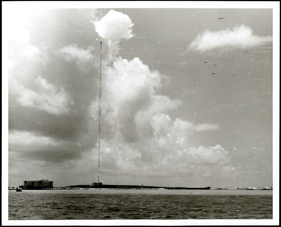 LORAN tower station on Sand-Johnston Island, 1963. (10055191304)