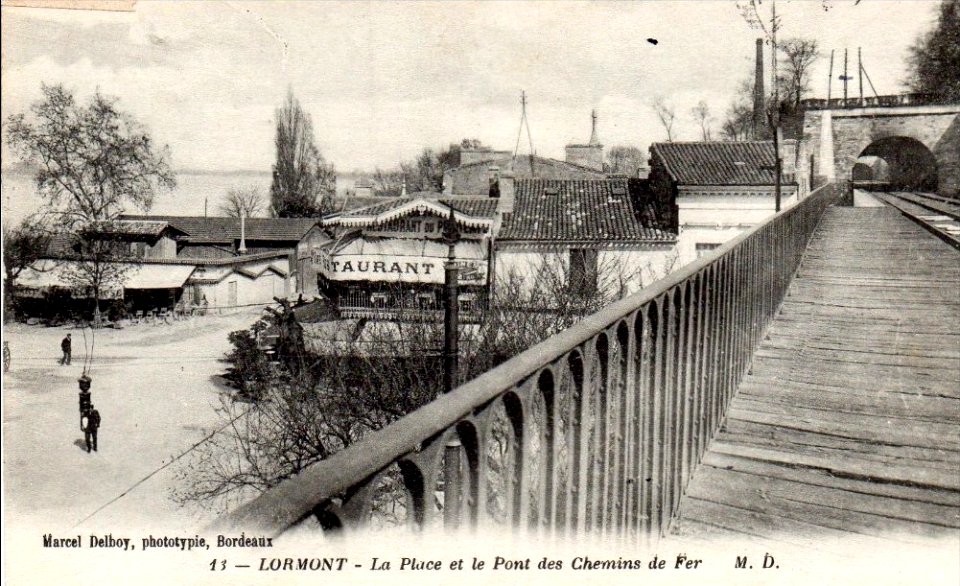 Lormont - place du port 18