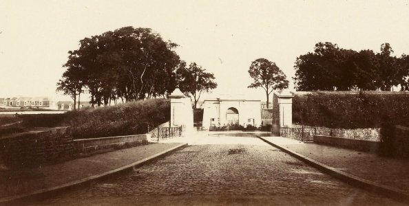 Lorient en 1866 - Entrée de la ville et fortifications