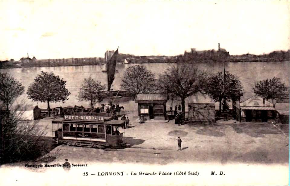 Lormont - place du port 3