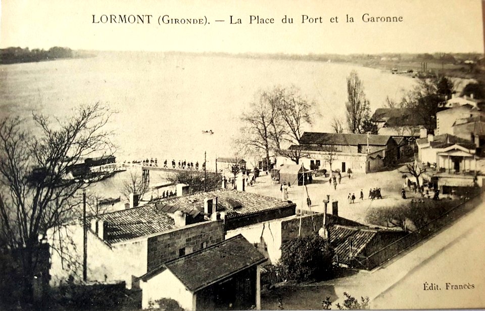 Lormont-la-place-du-port-et-la-garonne