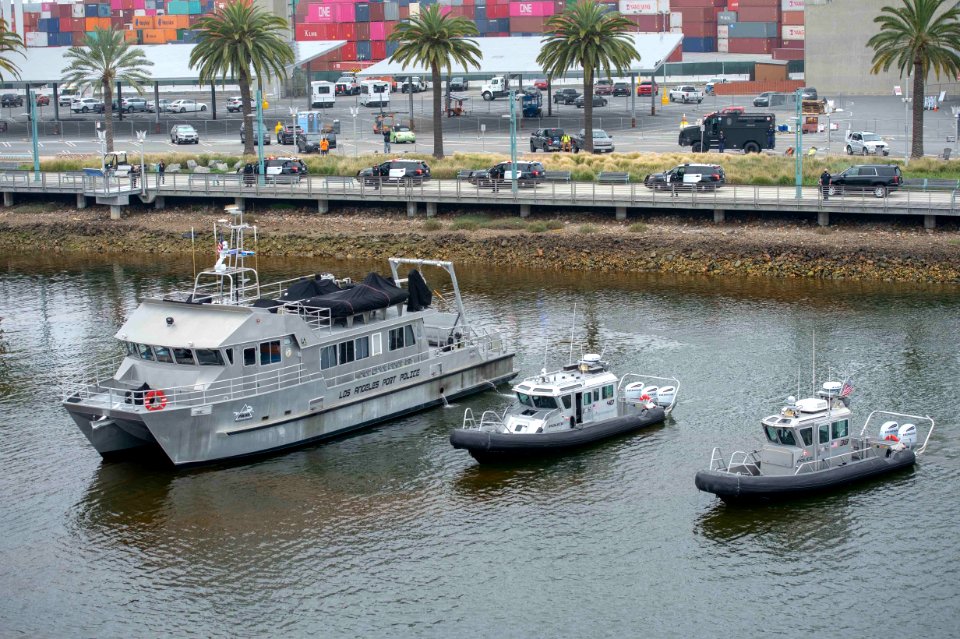 Los Angeles Port Police Salute USNS Mercy Sailors (49837716032)