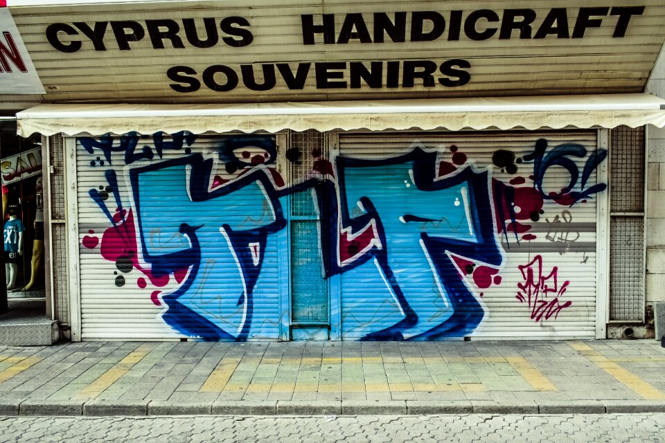Shop graffiti urban