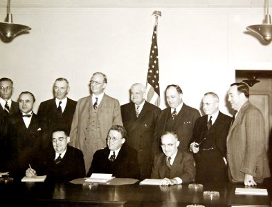 Lot-1945-11 (34595818902)