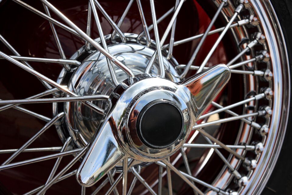 Wheel locknut tire