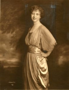 Lotte Tauscher, singer (SAYRE 9343)