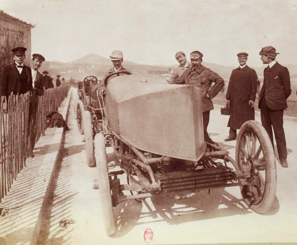Louis Rigolly vainqueur de la troisième Coupe de Rothschild du kilomètres lancé à la semaine de Nice 1904 (Godron-Brillié 110 hp - RM)