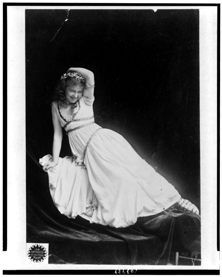 Louise Beaudet, full-length portrait, reclining, facing right LCCN91786292