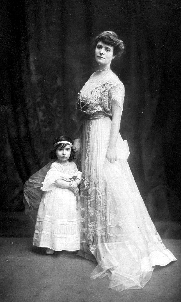 Louise Chéruit and her daughter