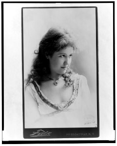 Louise Beaudet, head-and-shoulders portrait, facing right) - Falk LCCN2001700493