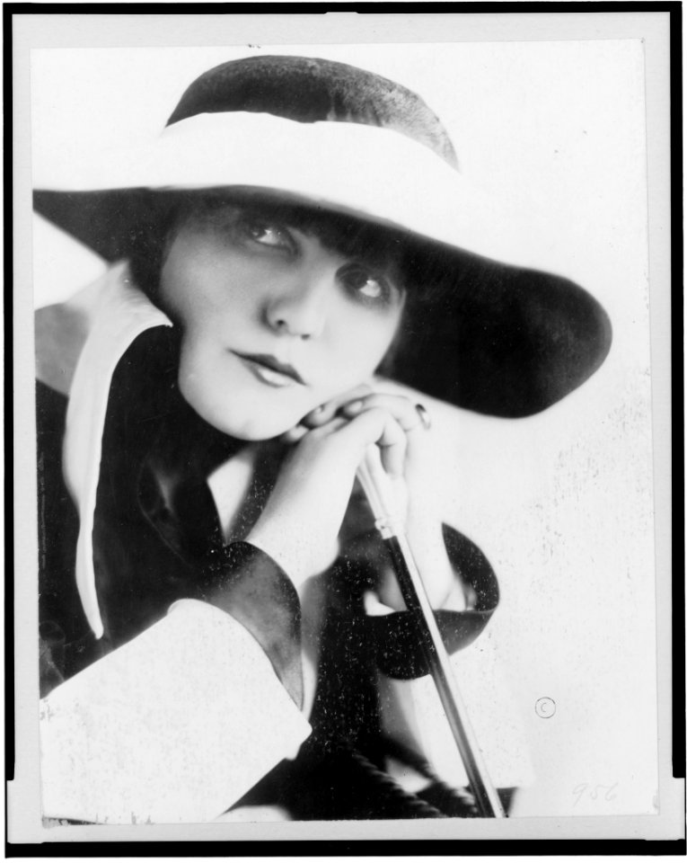 Louise Glaum, head-and-shoulders portrait, facing front LCCN96500324