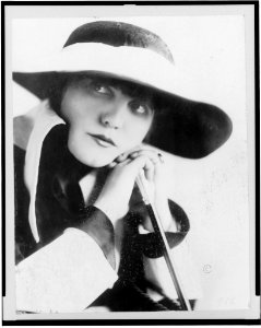 Louise Glaum, head-and-shoulders portrait, facing front LCCN96500324