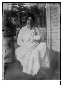 Louise Homer and Baby Helen LCCN2014699849