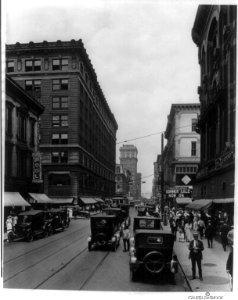 Louisville, Ky.- Fourth Ave. north from Liberty, busy street scene LCCN2006679257