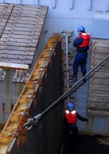 Lowering water well-deck water boundary for amphibious assault