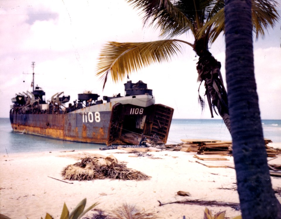 LST-1108 arrives at Rongerik Atoll on 8 March 1946 (146763092)