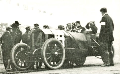 Louis Wagner, au départ du Grand Prix d'Amérique 1908