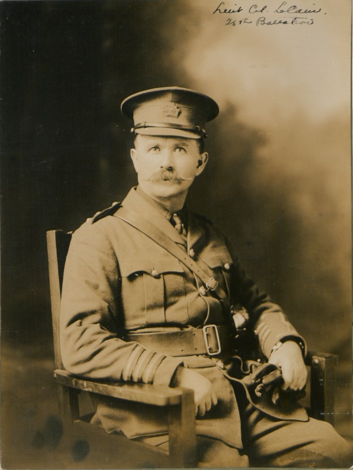 Lt Col Le Cain and Major McKenzie, Adj, 25th Battalion (HS85-10-30083)