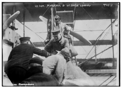 Lt. Com. Mitscher & Lt. Barin Landing LCCN2014708974