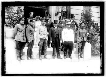 Lt. Martynoff, Capt. Chutt, Genl. Roop, Amb. B.M. Bahtmatiff, Genl. Lomonossoff, Col. Avanovsky, Russian envoys to Wash., June 1917 LCCN2016850932