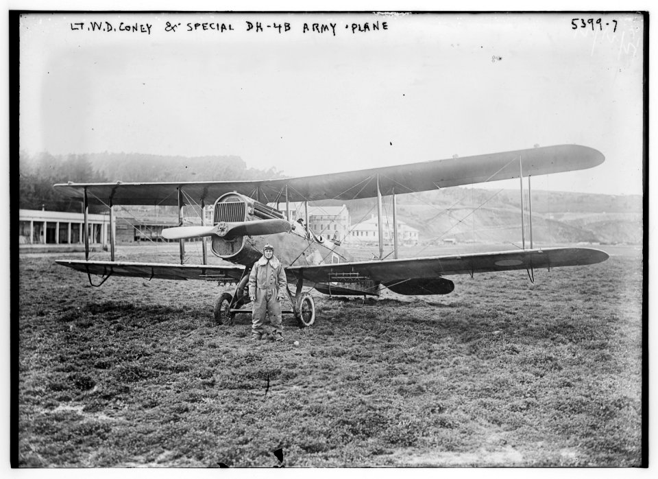 Lt. W.D. Coney & Special DH-4B Army 'plane LCCN2014712113