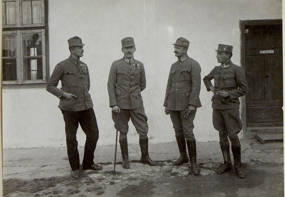Lt.Stadek, Rat Wollen, Fhr.Bojec, Fhr.Gerstl. (BildID 15656837)